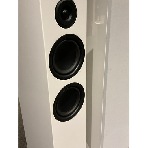 Triangle Elara LN05 Gloss white Tower Speakers Pre Loved Trade in