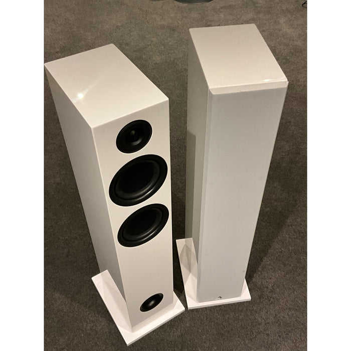 Triangle Elara LN05 Gloss white Tower Speakers Pre Loved Trade in